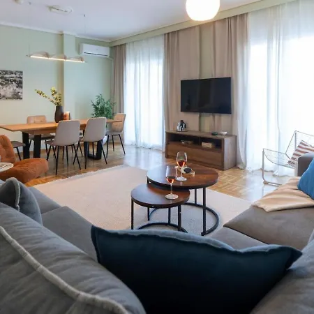 Egnatia Penthouse شقة